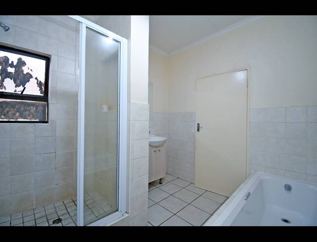 2 BEDROOM TOWNHOUSE FOR SALE IN NORTH RIDING